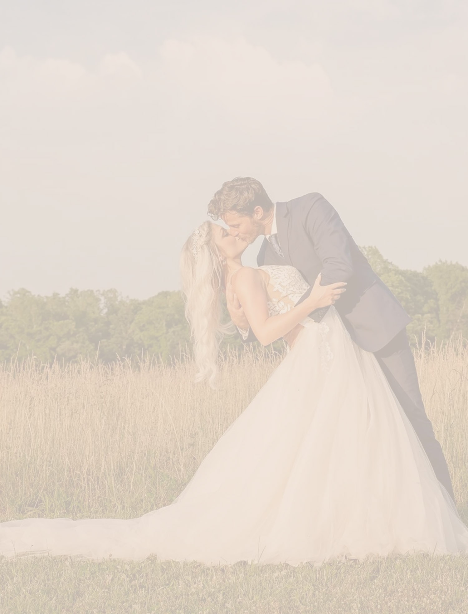 Photo of the real bride and groom - Mobile Image